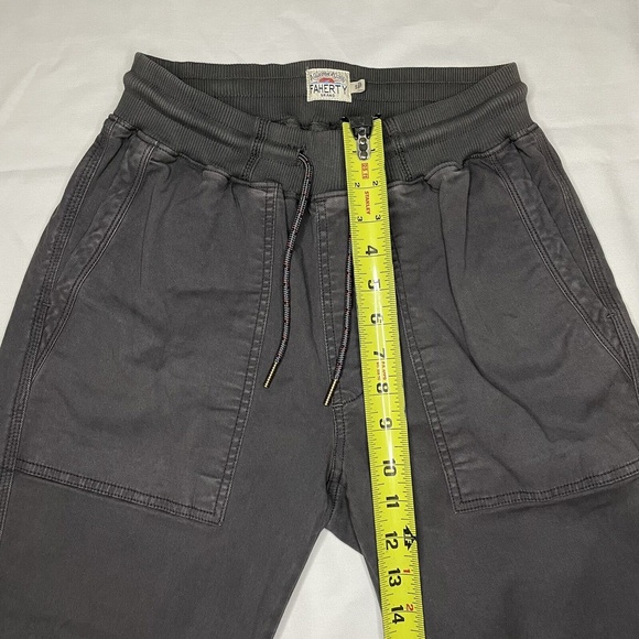 FAHERTY Brand Men's Traveler Pants Rugged Grey Size Small Drawstring Chino - Picture 4 of 9